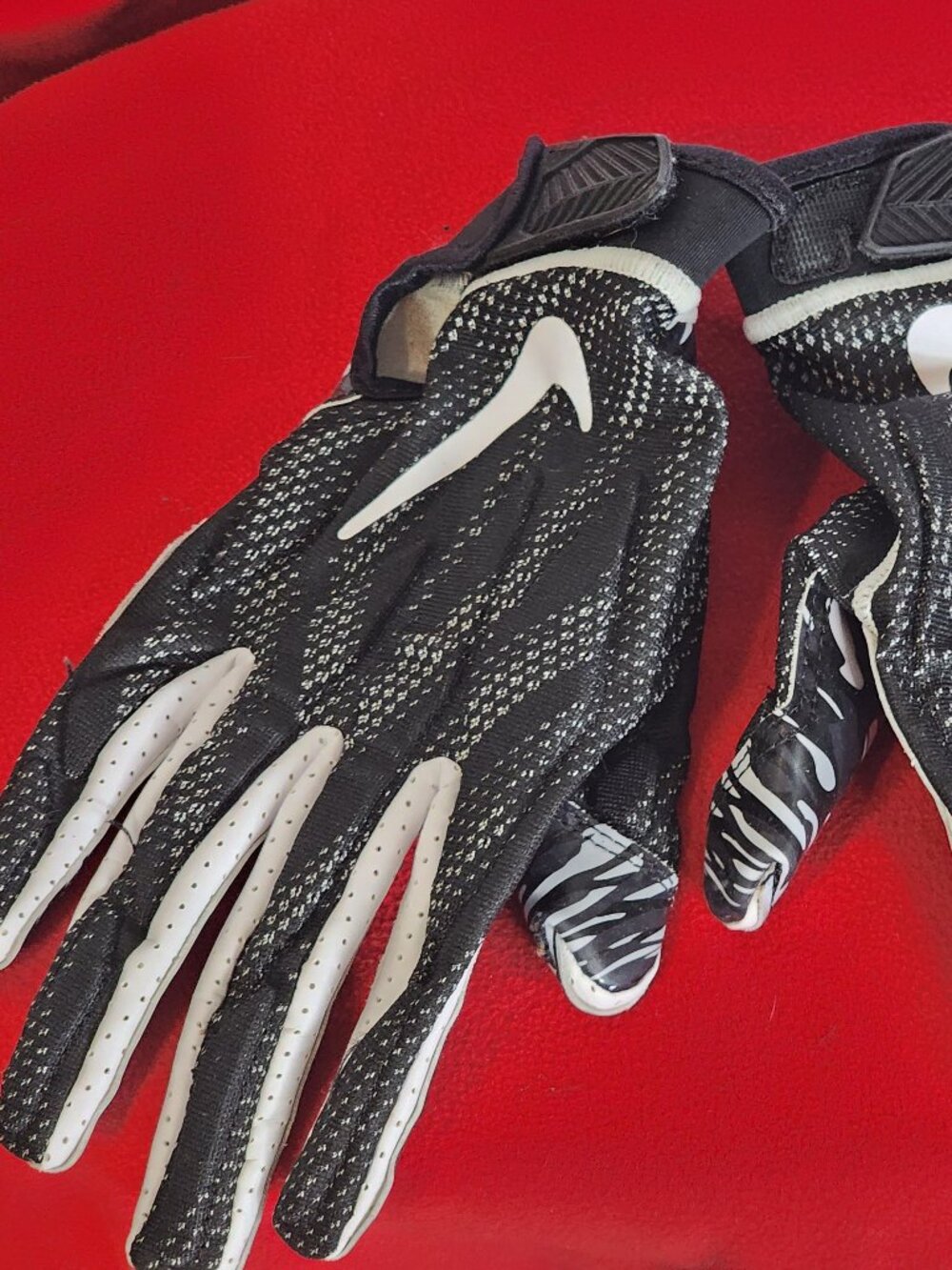 Nike Superbad NFL Officially Licensed Game Issued Receiver Football Gloves 2XL - Picture 3 of 16